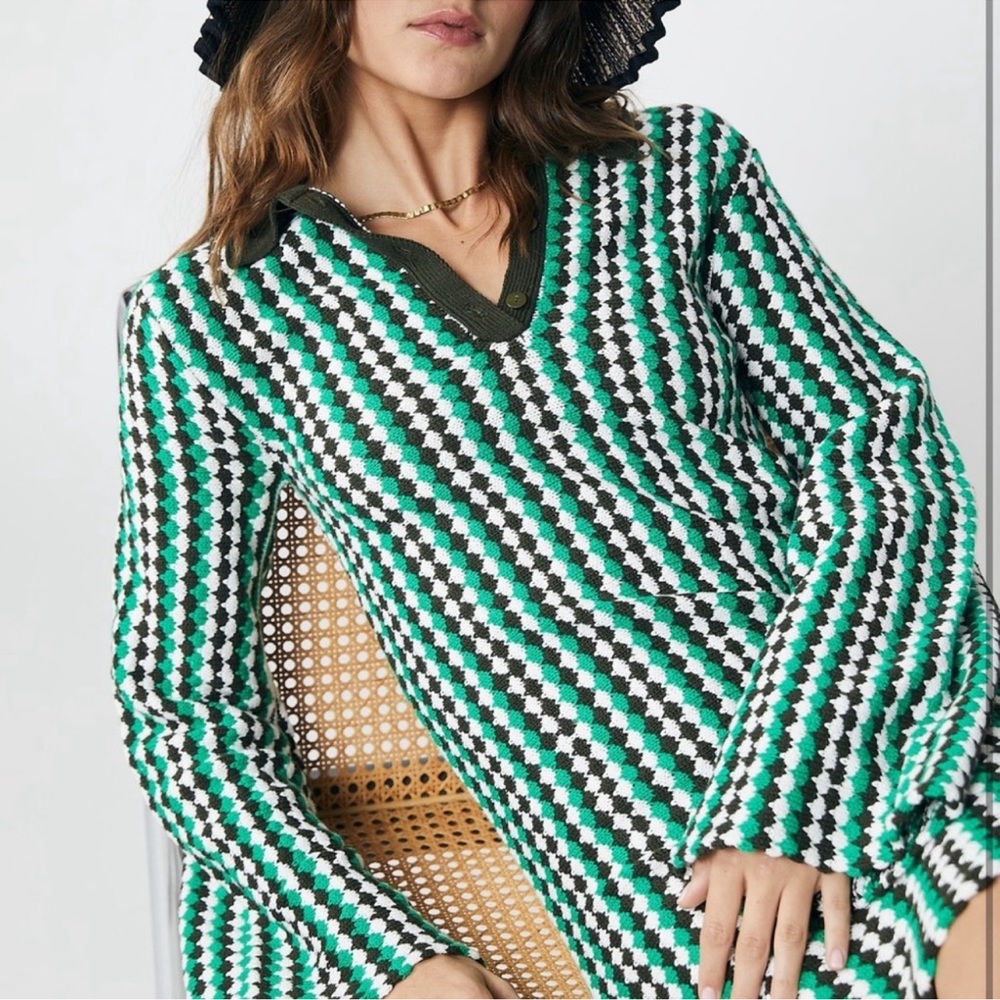 Chic Geometric Mini Dress in Green and White